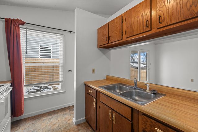 10 Pocahontas, Winchester, KY 40391