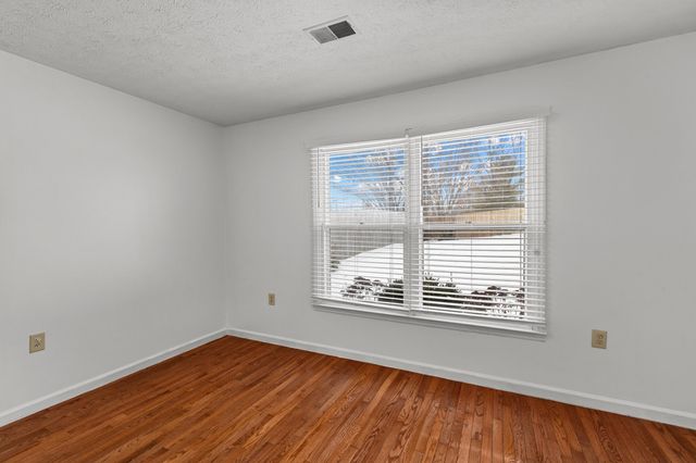 10 Pocahontas, Winchester, KY 40391