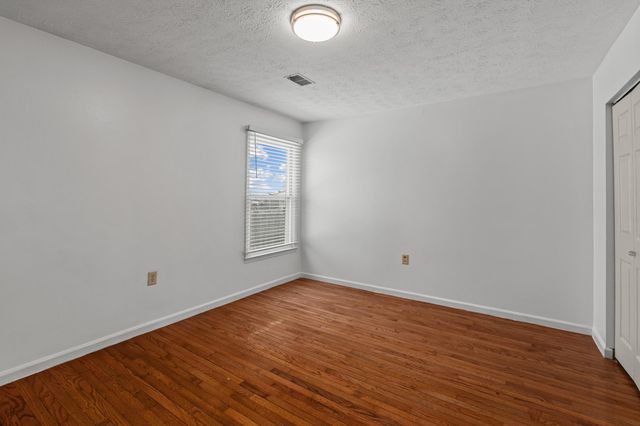 10 Pocahontas, Winchester, KY 40391