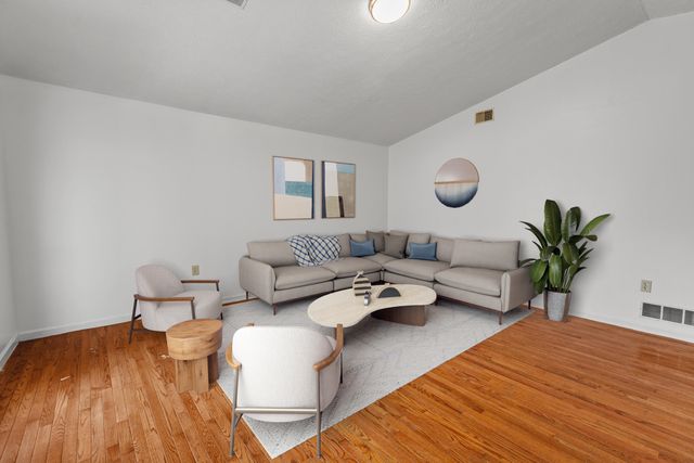 10 Pocahontas, Winchester, KY 40391