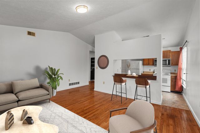 10 Pocahontas, Winchester, KY 40391