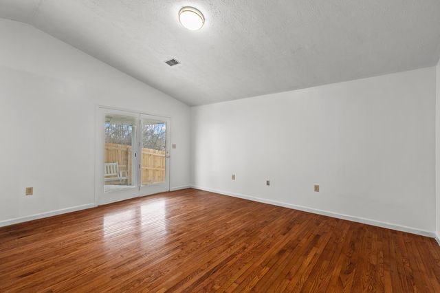 10 Pocahontas, Winchester, KY 40391