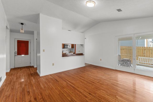 10 Pocahontas, Winchester, KY 40391