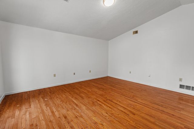 10 Pocahontas, Winchester, KY 40391