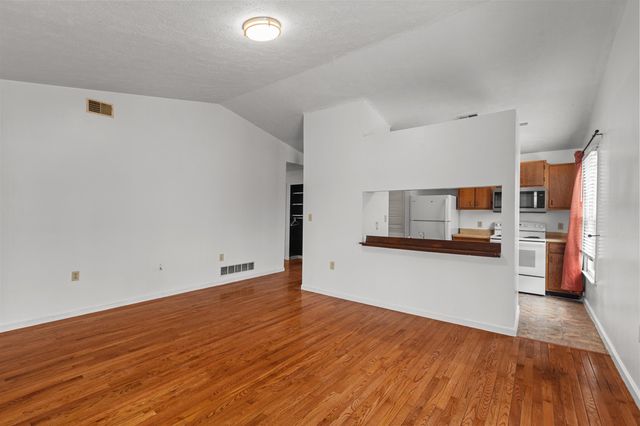 10 Pocahontas, Winchester, KY 40391