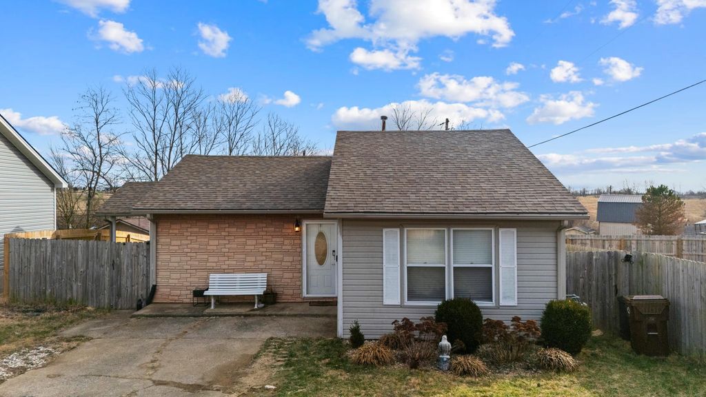 10 Pocahontas, Winchester, KY 40391