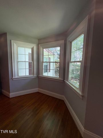 313 Northeast Centre Avenue Ne Avenue, Coeburn, VA 24230