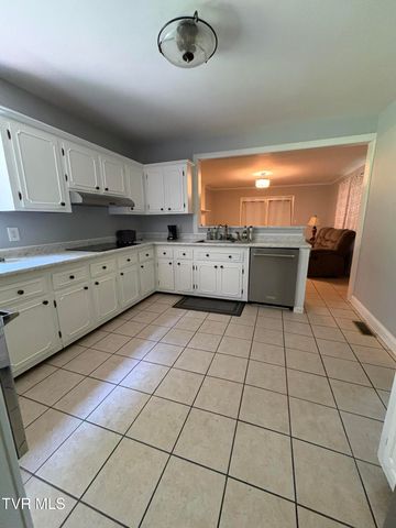 313 Northeast Centre Avenue Ne Avenue, Coeburn, VA 24230