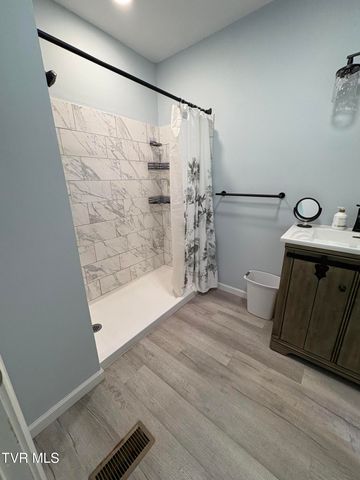 313 Northeast Centre Avenue Ne Avenue, Coeburn, VA 24230