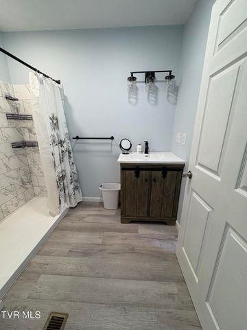 313 Northeast Centre Avenue Ne Avenue, Coeburn, VA 24230