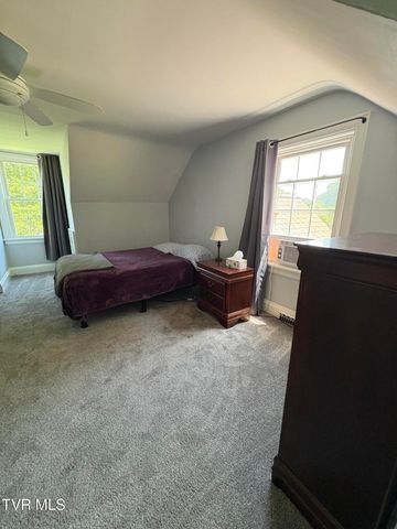 313 Northeast Centre Avenue Ne Avenue, Coeburn, VA 24230