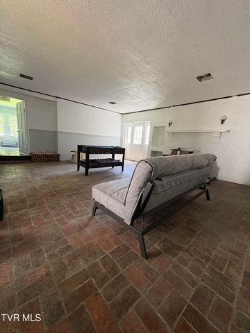 313 Northeast Centre Avenue Ne Avenue, Coeburn, VA 24230