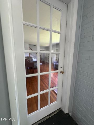 313 Northeast Centre Avenue Ne Avenue, Coeburn, VA 24230