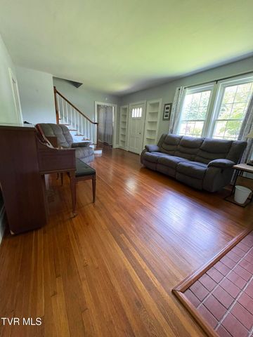 313 Northeast Centre Avenue Ne Avenue, Coeburn, VA 24230