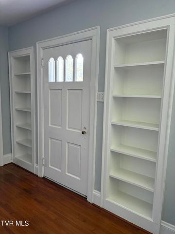 313 Northeast Centre Avenue Ne Avenue, Coeburn, VA 24230