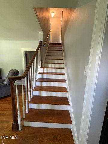 313 Northeast Centre Avenue Ne Avenue, Coeburn, VA 24230