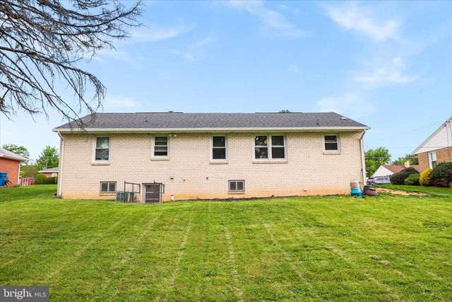 3966 BAHN AVE, York, PA 17408