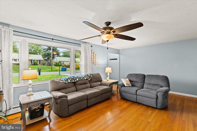 3966 BAHN AVE, York, PA 17408