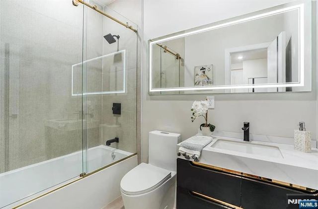 376 21st Street 1, Irvington, NJ 07111