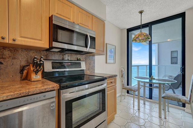 1000 S Ocean Boulevard 17m, Pompano Beach, FL 33062