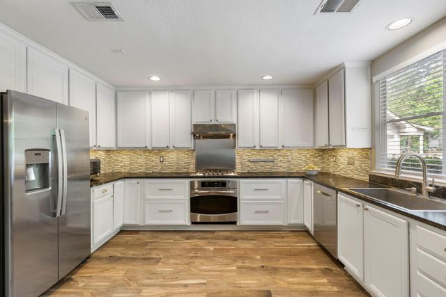 50 W New Avery Place, The Woodlands, TX 77382