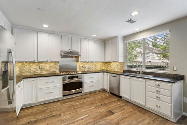 50 W New Avery Place, The Woodlands, TX 77382