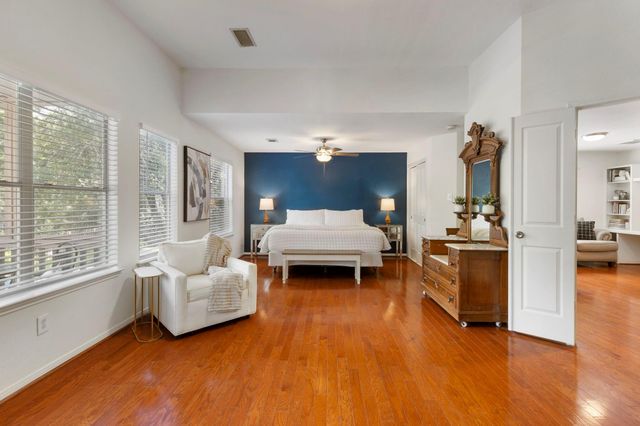50 W New Avery Place, The Woodlands, TX 77382