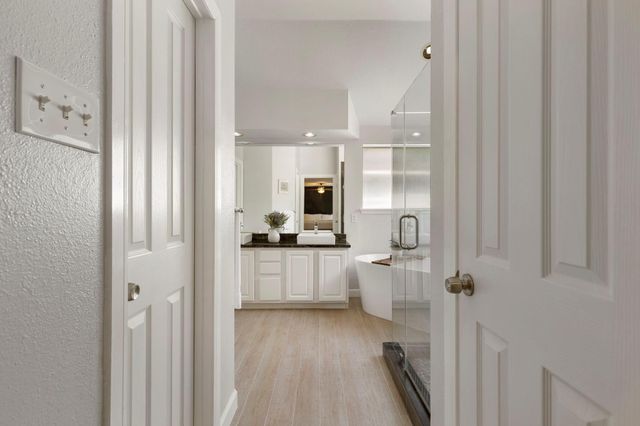 50 W New Avery Place, The Woodlands, TX 77382
