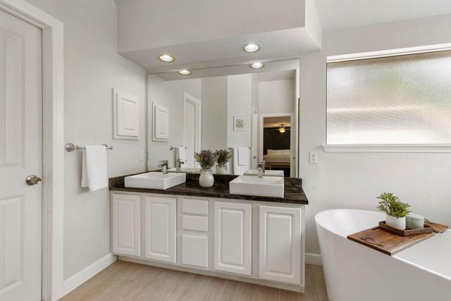 50 W New Avery Place, The Woodlands, TX 77382