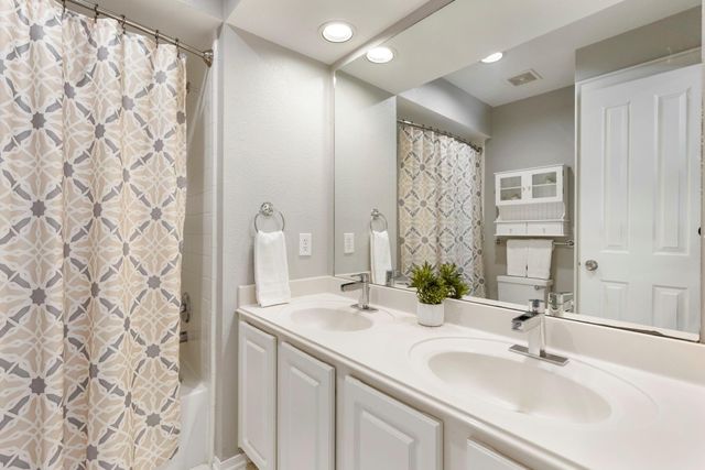 50 W New Avery Place, The Woodlands, TX 77382