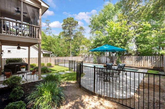 50 W New Avery Place, The Woodlands, TX 77382