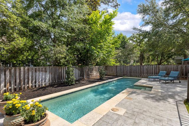 50 W New Avery Place, The Woodlands, TX 77382