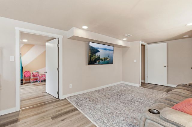 5427 N Whitehouse, Spokane, WA 99205