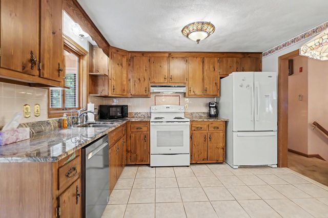 6 Partridge Rd, Methuen, MA 01844
