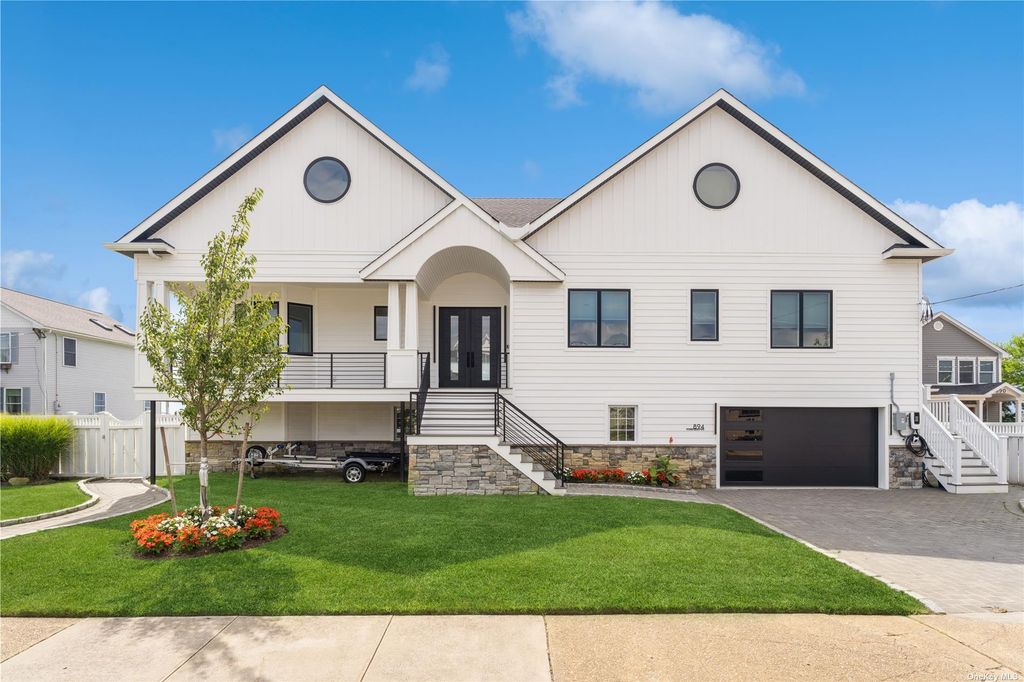 894 S Long Beach Avenue, Freeport, NY 11520