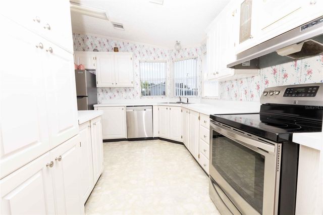 5217 CAMBRIDGE COURT, Wildwood, FL 34785