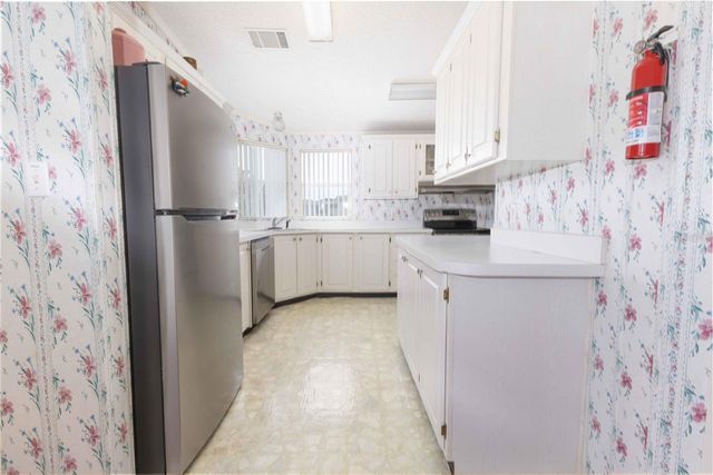 5217 CAMBRIDGE COURT, Wildwood, FL 34785