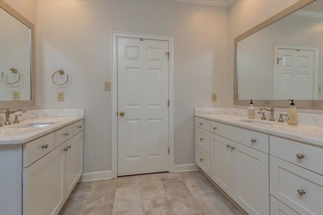 2062 JOHNSON RD, Germantown, TN 38139