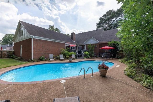 2062 JOHNSON RD, Germantown, TN 38139