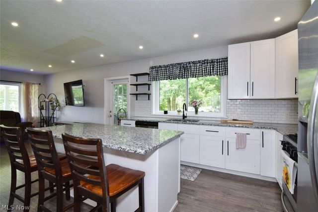 1031 E Wallings Road, Broadview Heights, OH 44147