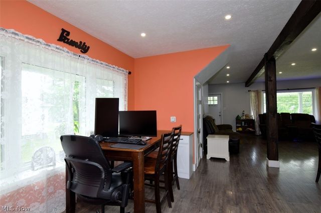 1031 E Wallings Road, Broadview Heights, OH 44147