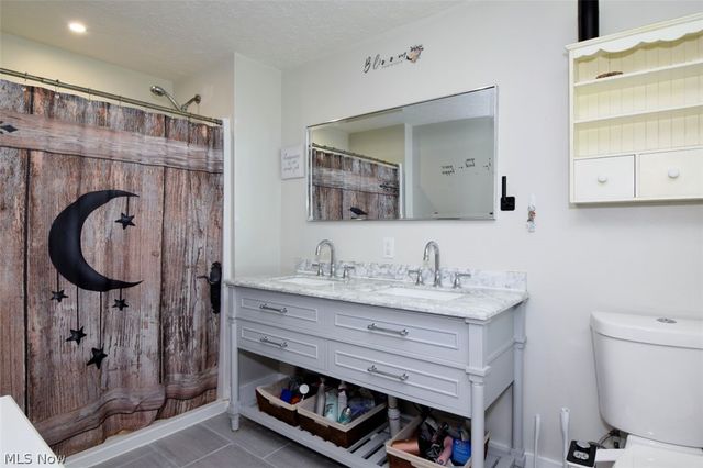 1031 E Wallings Road, Broadview Heights, OH 44147