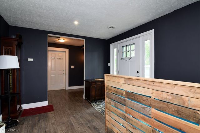 1031 E Wallings Road, Broadview Heights, OH 44147