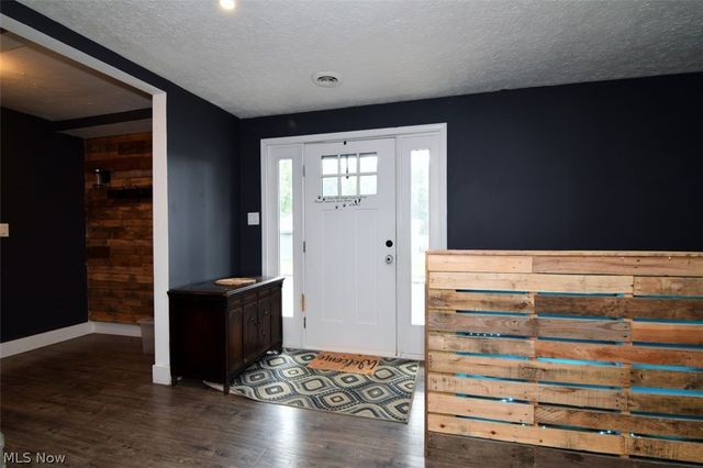 1031 E Wallings Road, Broadview Heights, OH 44147