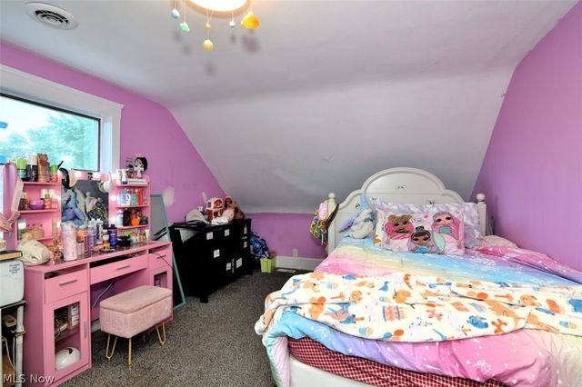 1031 E Wallings Road, Broadview Heights, OH 44147