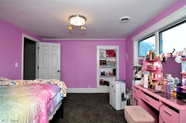 1031 E Wallings Road, Broadview Heights, OH 44147