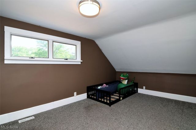 1031 E Wallings Road, Broadview Heights, OH 44147