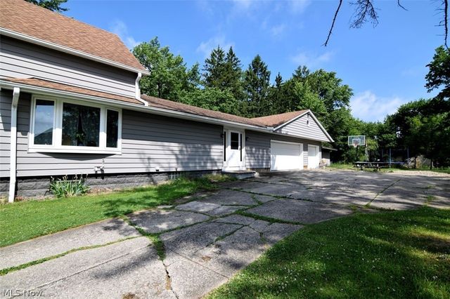 1031 E Wallings Road, Broadview Heights, OH 44147