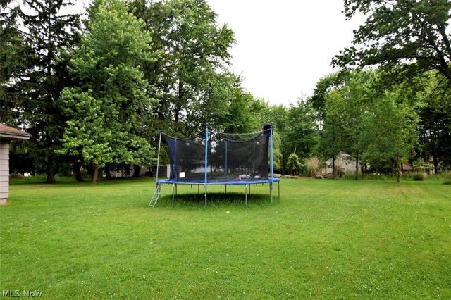 1031 E Wallings Road, Broadview Heights, OH 44147