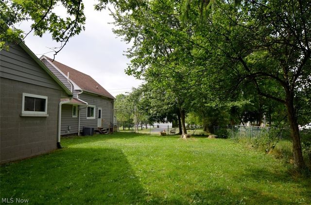1031 E Wallings Road, Broadview Heights, OH 44147